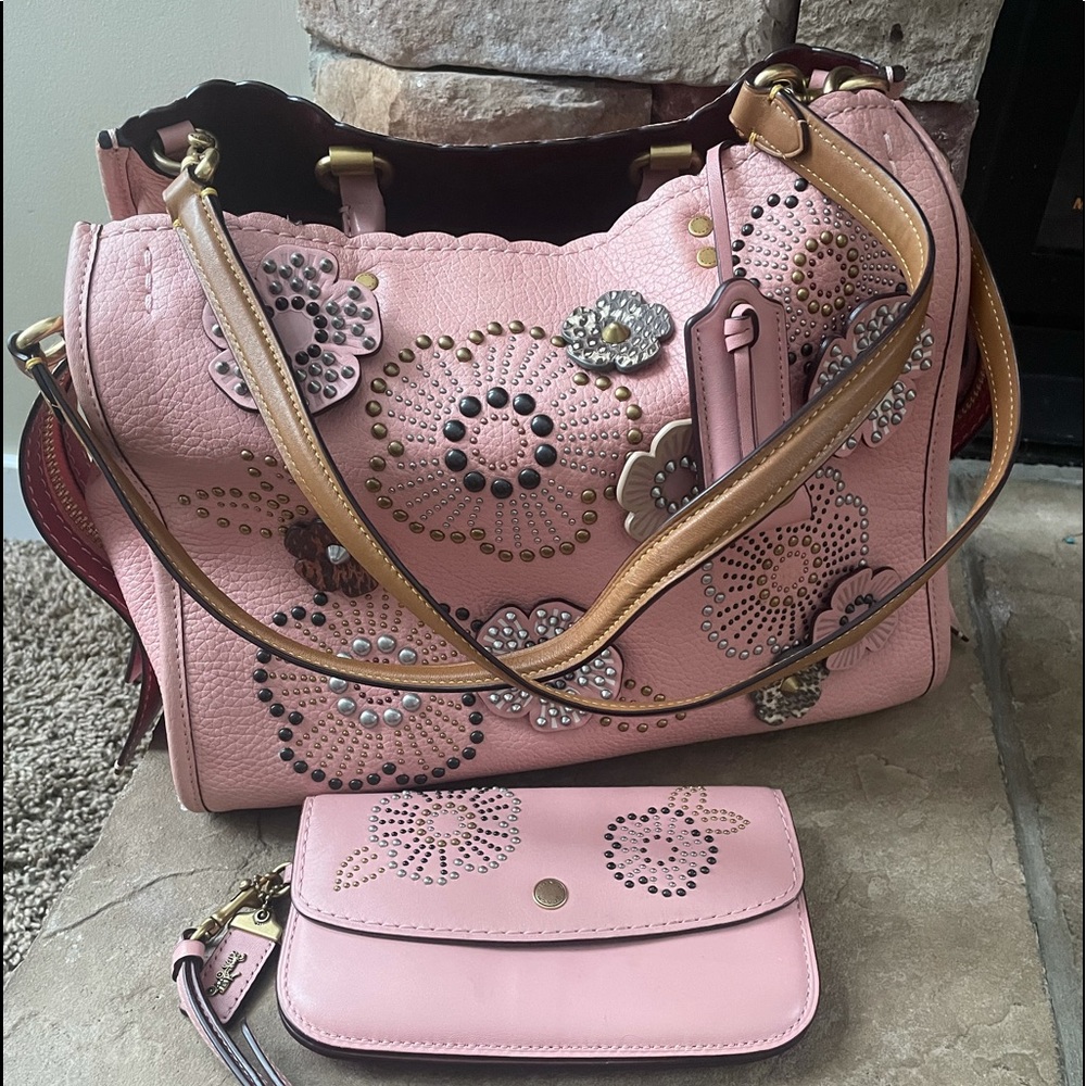 Rogue With Snakeskin Tea Rose Rivets